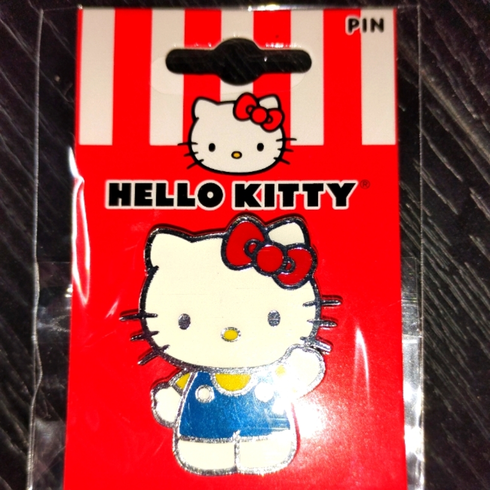 Hello kitty brooch pin